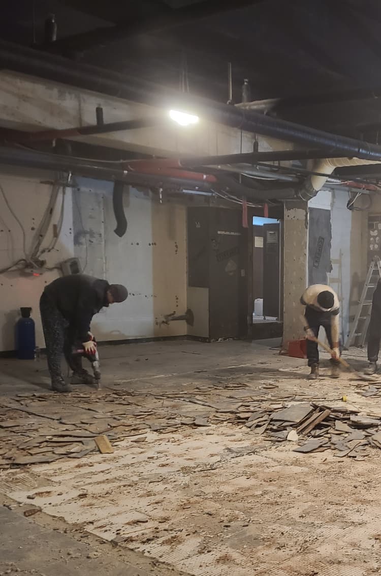 성북구 지역 상가의 복잡한 내부 철거를 성공적으로 마친 현장 사진